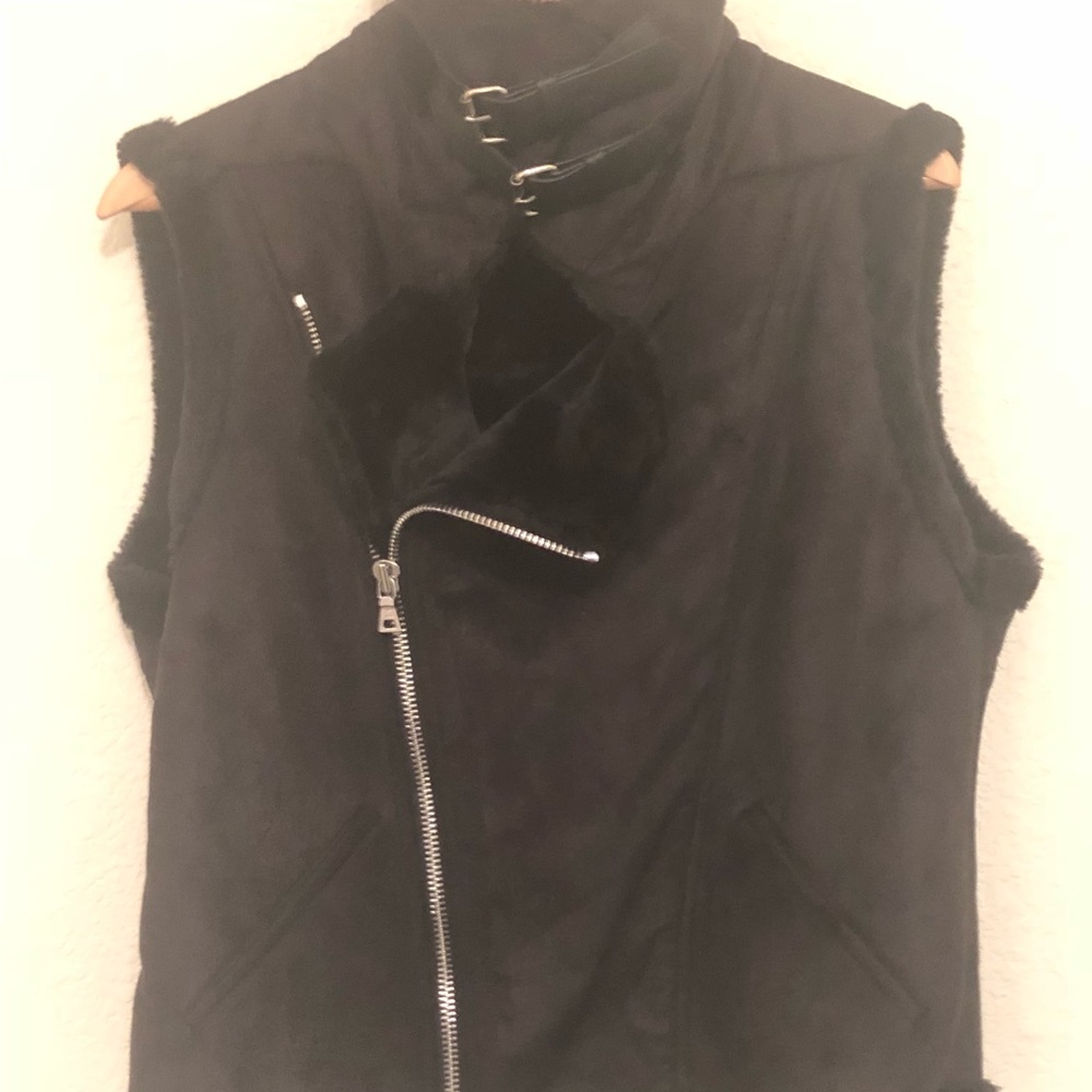 Black, Soft, Warm, kickass Vest!